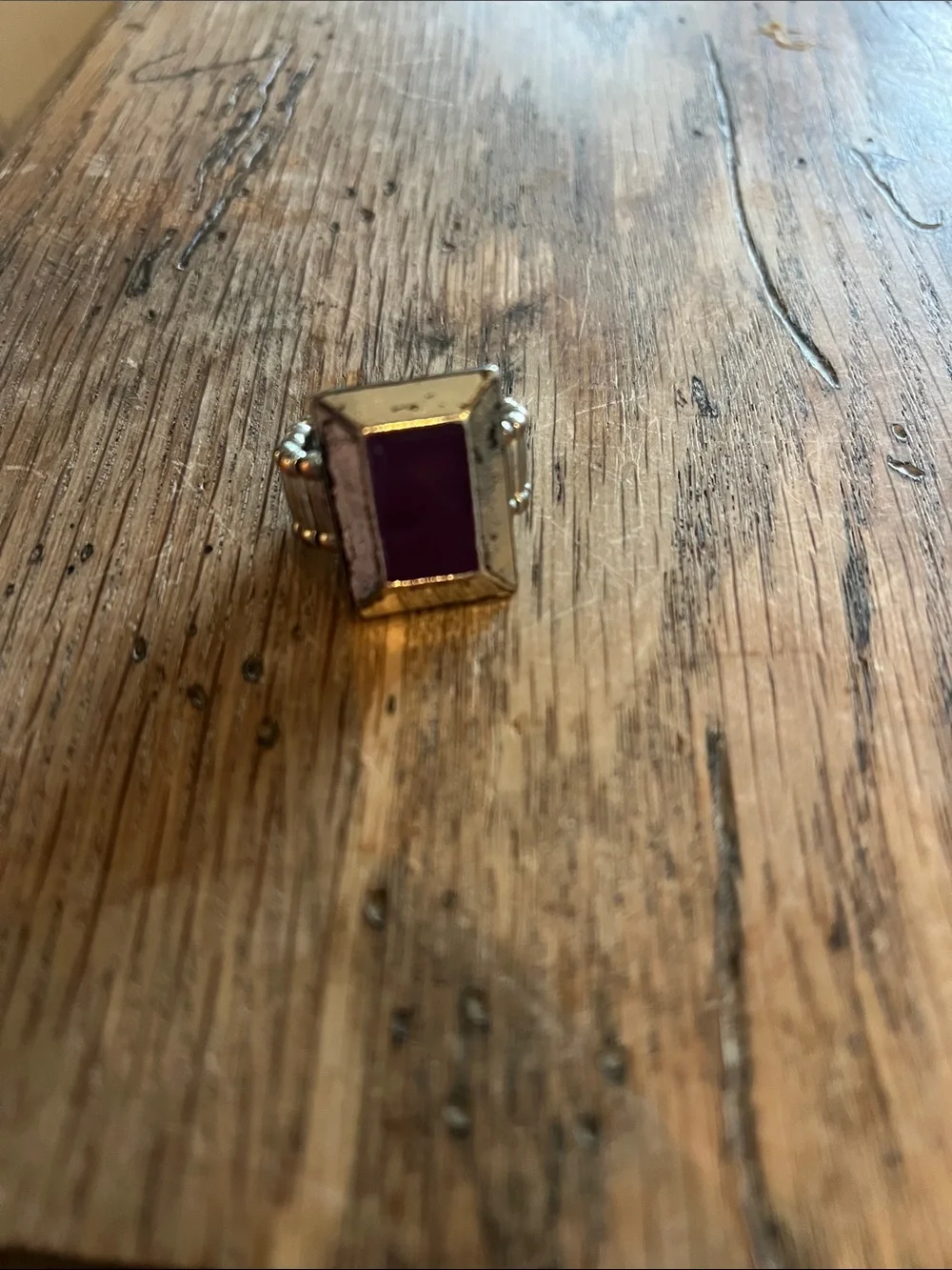 Silver Stretch Band Ring with Purple vVintage Square Face